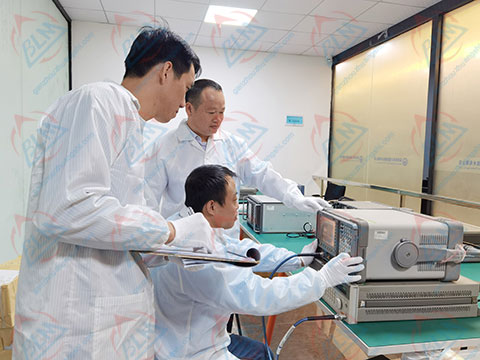 无线电午夜精品一区二区三区在线视频实验室图片